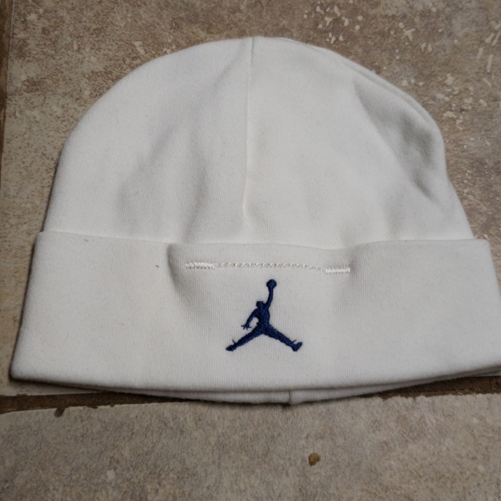 **************SOLD********* ❤White Jordan baby hat
